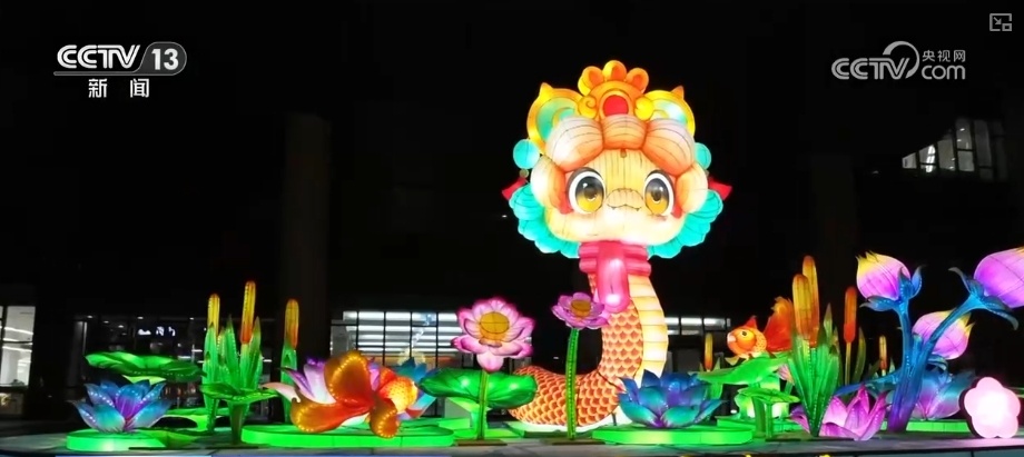 拉洋片、绣萌蛇、看灯会……“花”样十足过大年 拉洋片、绣萌蛇、看灯会……“花”样十足过大年