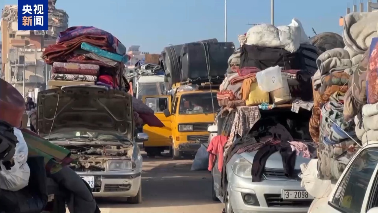 返回加沙北部受阻 巴勒斯坦民众大排长龙焦急等待