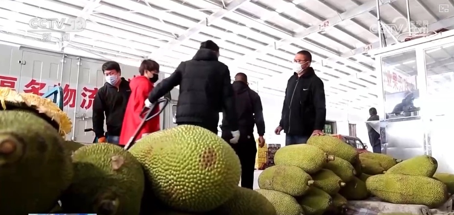 新春购销市场红红火火 百姓“年货清单”新意十足 新春购销市场红红火火 百姓“年货清单”新意十足