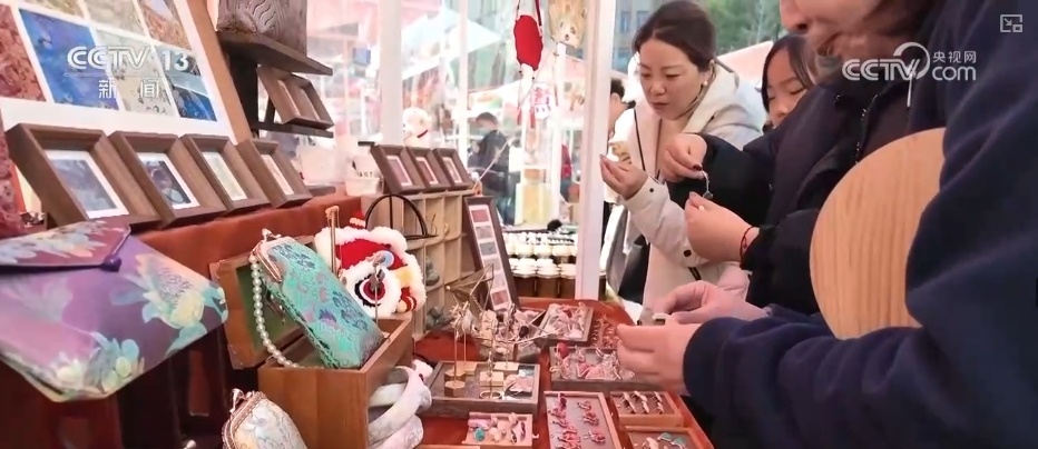 “非遗灯会+新春庙会+惠民乐购”点“亮”假日消费 “非遗灯会+新春庙会+惠民乐购”点“亮”假日消费