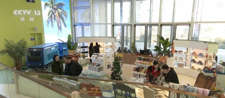 新春购销市场红红火火 百姓“年货清单”新意十足 新春购销市场红红火火 百姓“年货清单”新意十足