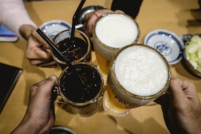 不只头孢！吃完这些药谁劝都别喝酒，千万别大意→