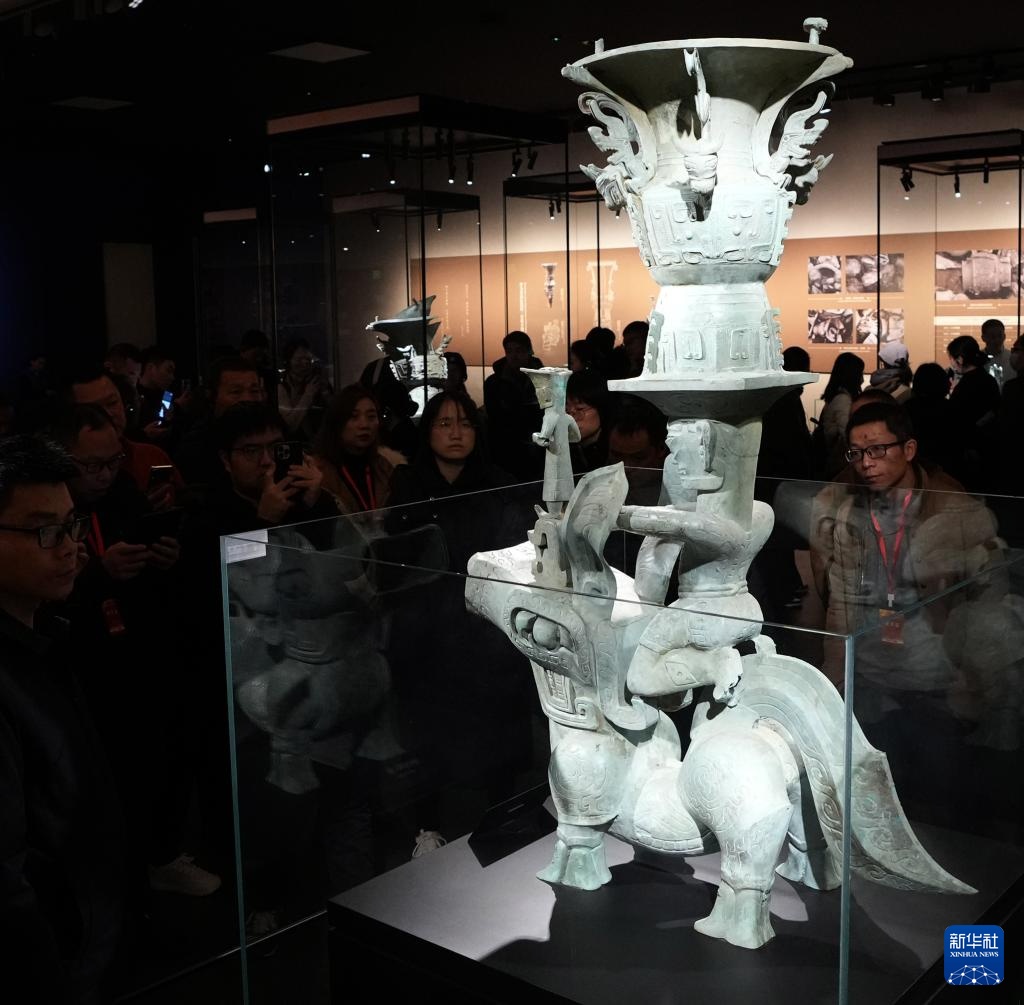 文明印记——中国珍贵文物影像志｜探秘三星堆“文物医生”