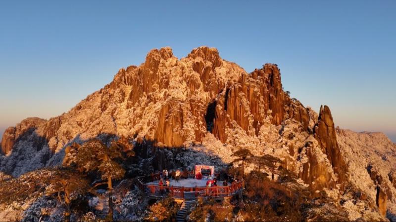 江西上饶：银装素裹三清山 瑞雪暖阳绘新篇