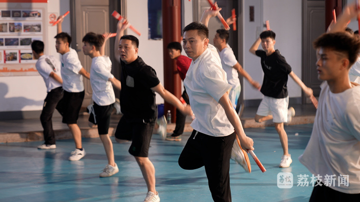 非遗里的年味儿 | 英歌舞:翩跹雄姿,舞动百年 非遗里的年味儿 | 英歌舞:翩跹雄姿,舞动百年