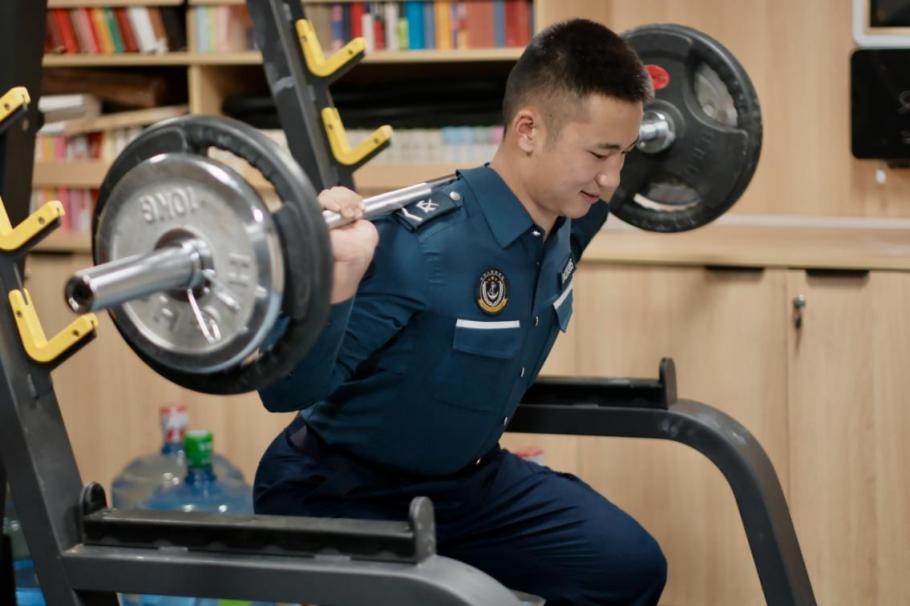 春节期间，中国海警值守南海黄岩岛海域