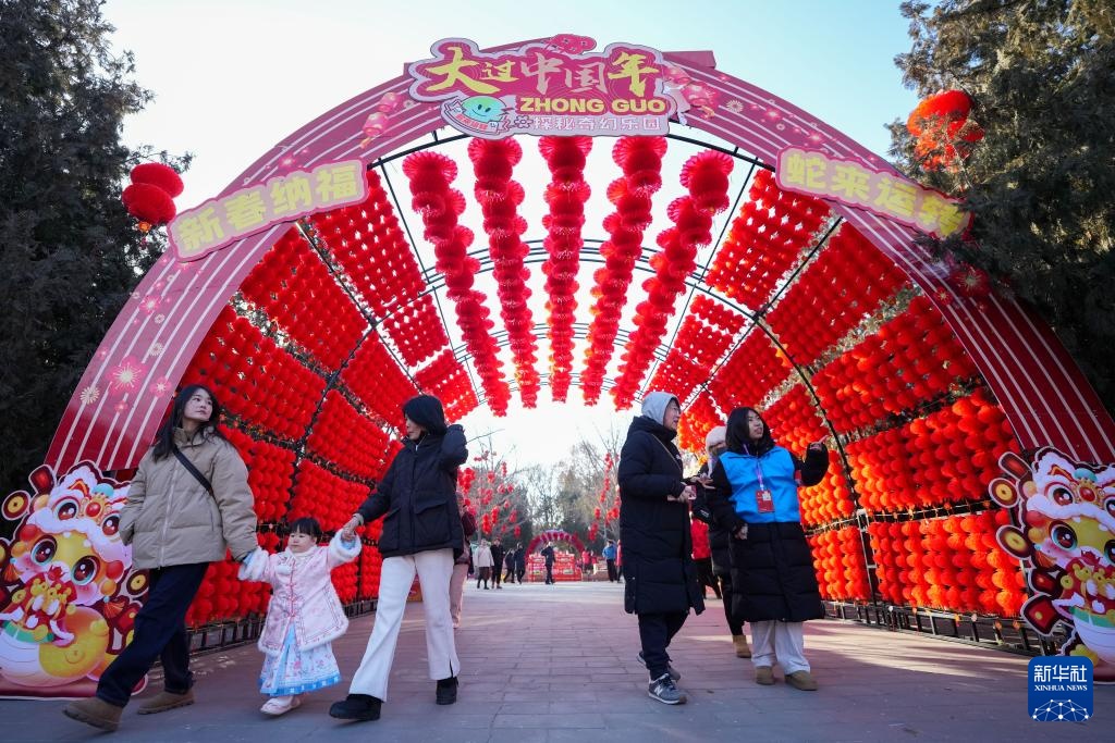 北京：初一逛地坛 欢喜过大年