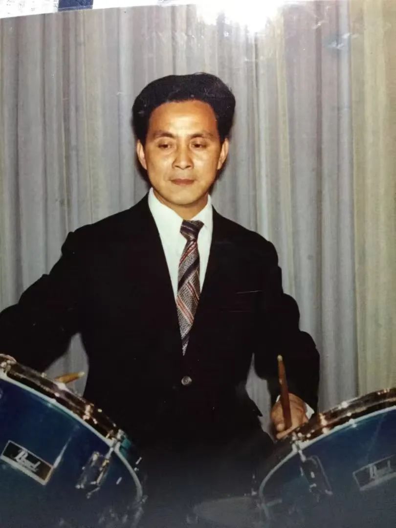 这位登上春晚的上海爷叔火了!有啥来头? 这位登上春晚的上海爷叔火了!有啥来头?