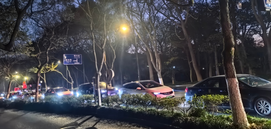 凌晨3点出门,5点堵车!杭州人都涌去这个地方!紧急提醒 凌晨3点出门,5点堵车!杭州人都涌去这个地方!紧急提醒