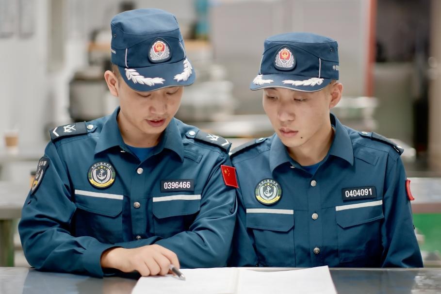 春节期间，中国海警值守南海黄岩岛海域