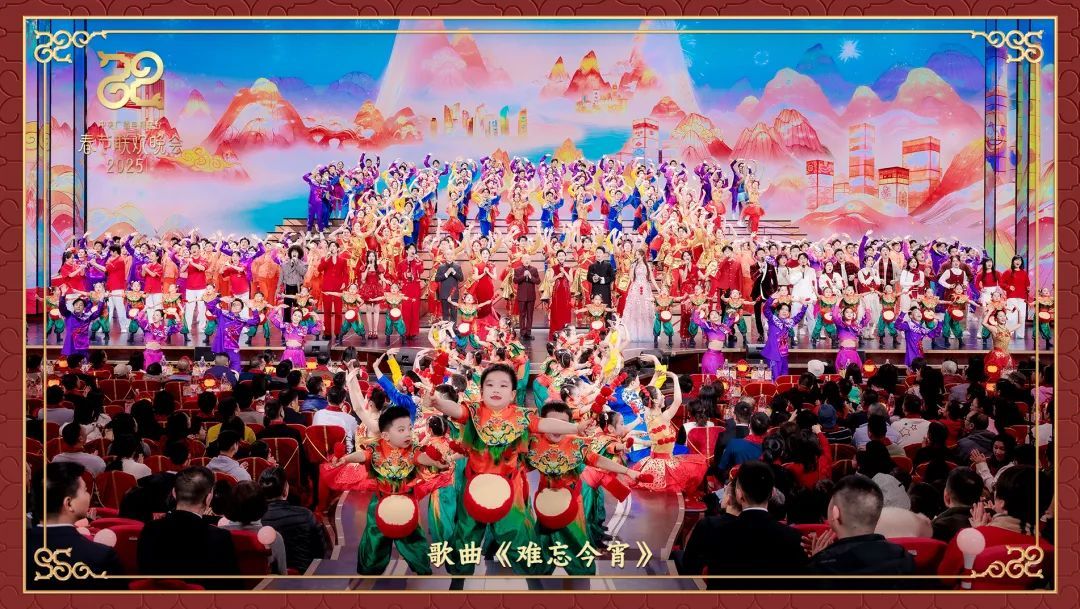 央视蛇年春晚收视创纪录，这些瞬间刷屏了