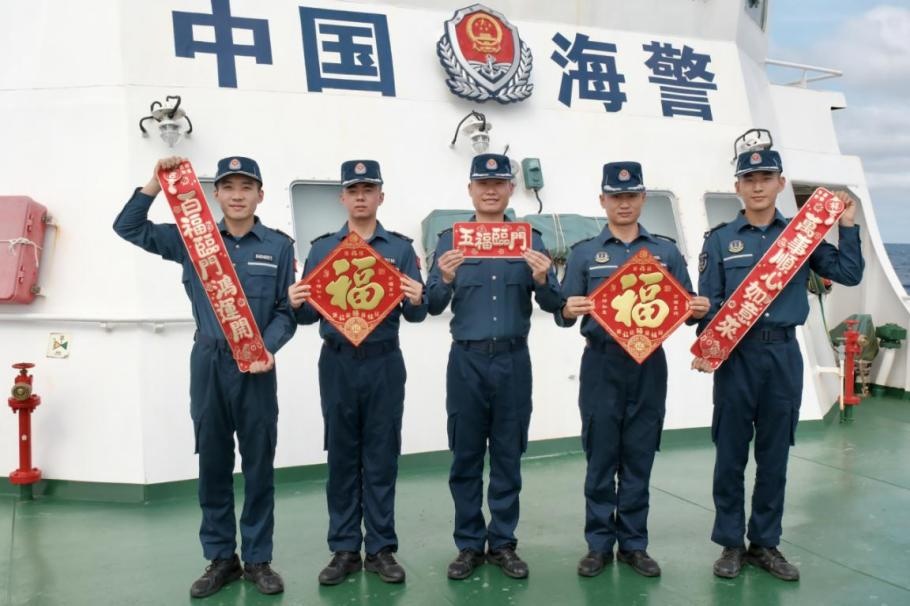 春节期间，中国海警值守南海黄岩岛海域