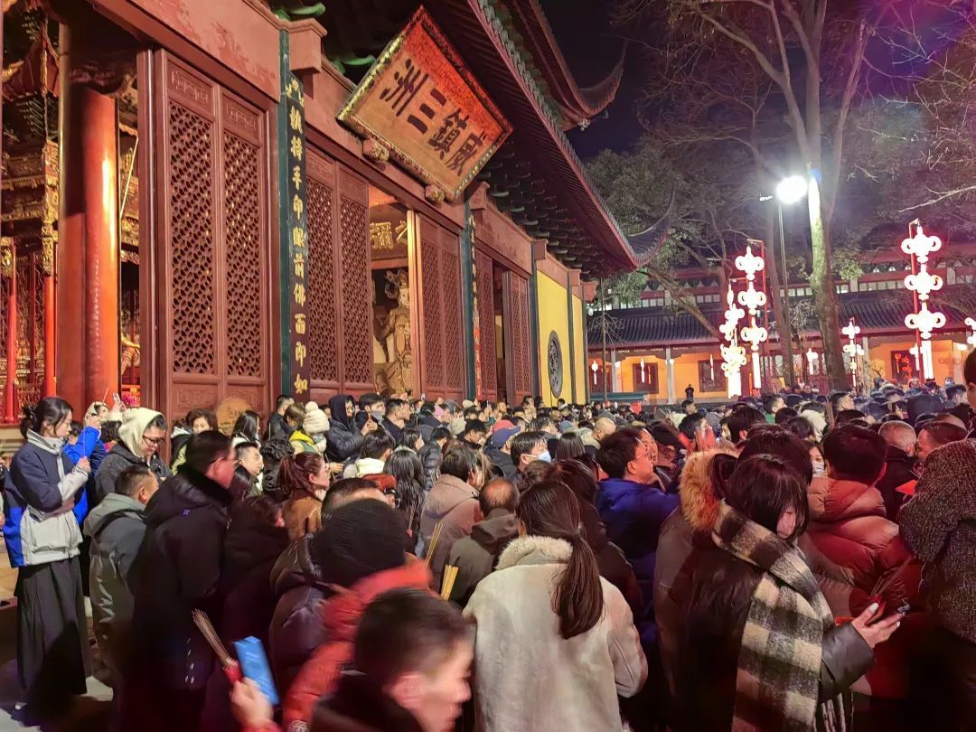 凌晨3点出门,5点堵车!杭州人都涌去这个地方!紧急提醒 凌晨3点出门,5点堵车!杭州人都涌去这个地方!紧急提醒