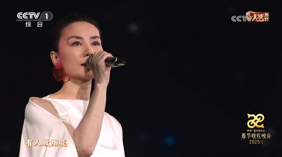 55岁王菲出场瞬间爆了！网友：如听仙乐耳暂明