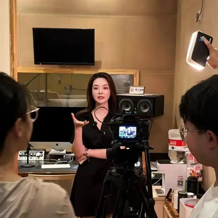 王菲新歌瞬间爆了！作词是湖南妹子！
