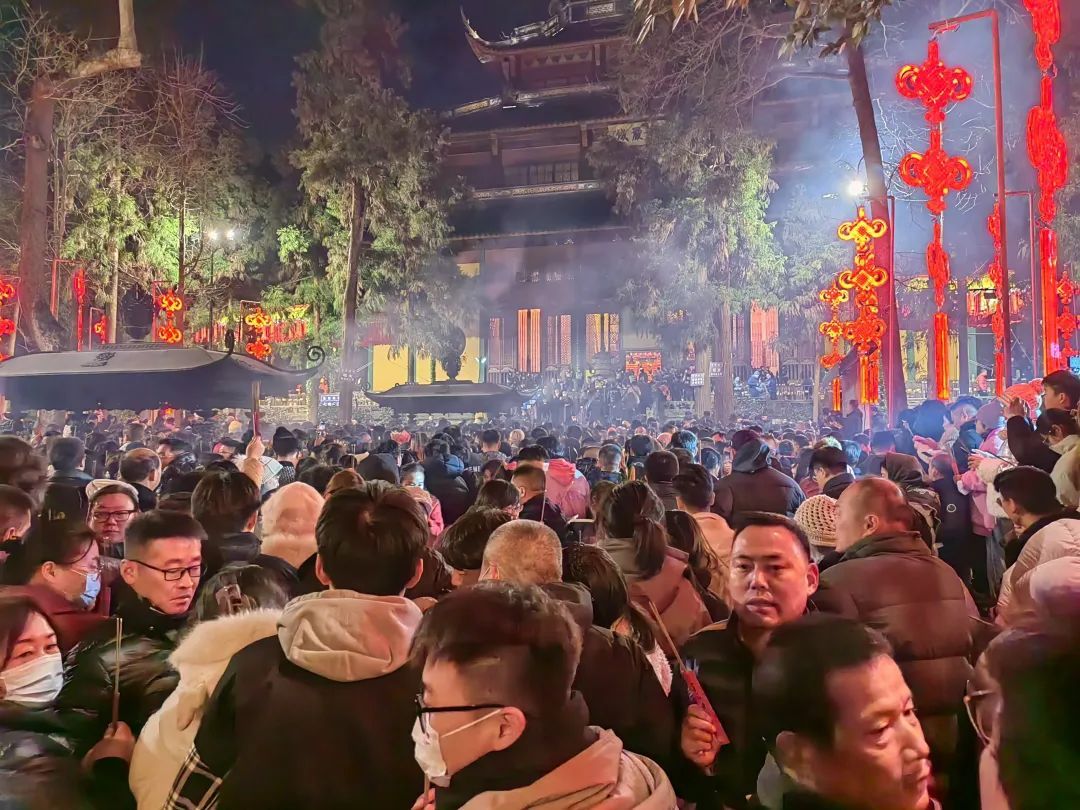 凌晨3点出门,5点堵车!杭州人都涌去这个地方!紧急提醒 凌晨3点出门,5点堵车!杭州人都涌去这个地方!紧急提醒