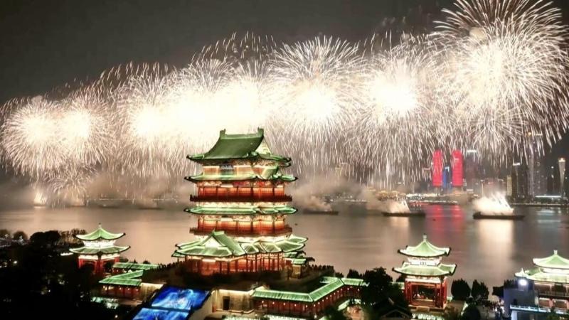 江西南昌：迎春烟花秀共庆中国年