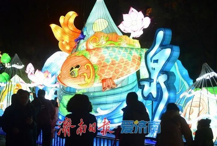 “泉“在济南过大年|美轮美奂,第44届天下第一泉迎春花灯会趵突泉景区花灯正式亮灯 “泉“在济南过大年|美轮美奂,第44届天下第一泉迎春花灯会趵突泉景区花灯正式亮灯