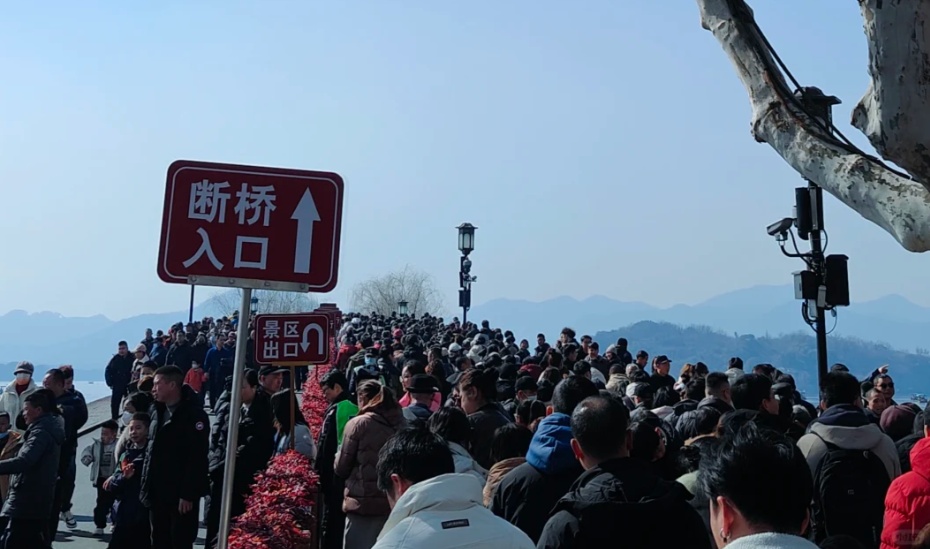 “人从众”……多地景区提醒：售罄、约满、限流！