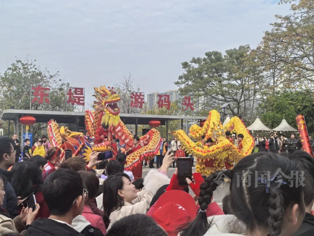 这波年味绝了！舞龙、红包雨……柳州这里热闹非凡！