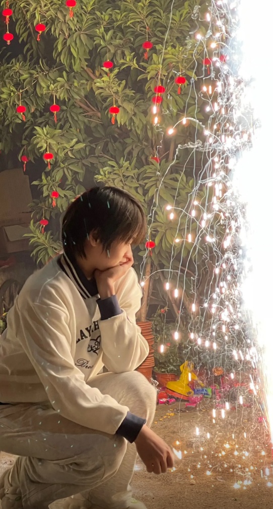 全红婵晒一百张照片请大家看烟花，王楚钦、谢思埸在线调侃