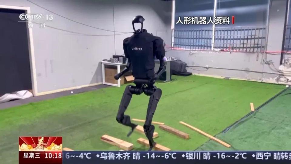 冲上热搜！网友：“咱奶”怎么不穿裤子