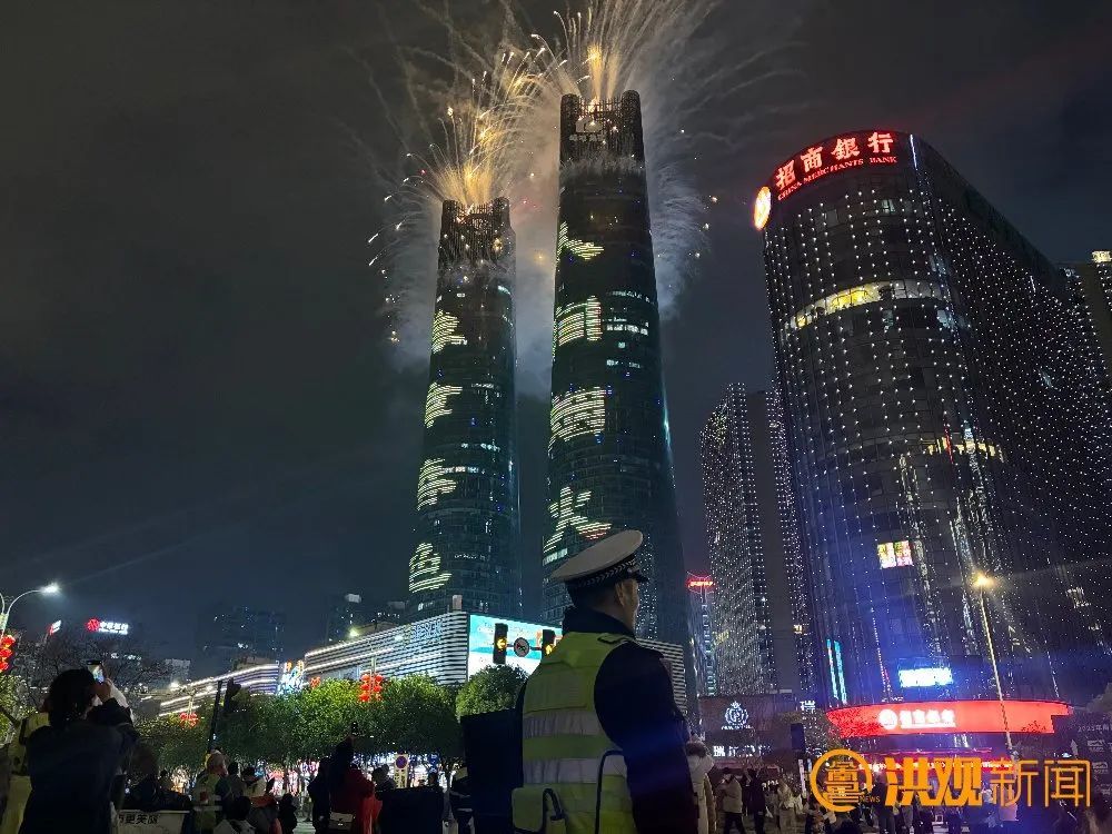 烟花盛宴璀璨绽放 感谢背后的每一位“你”