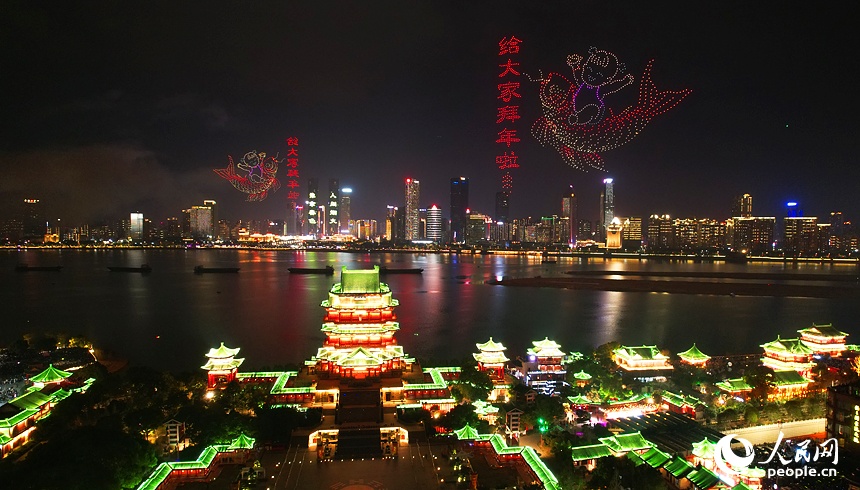 新春走基层丨江西南昌：绚丽烟花迎新春