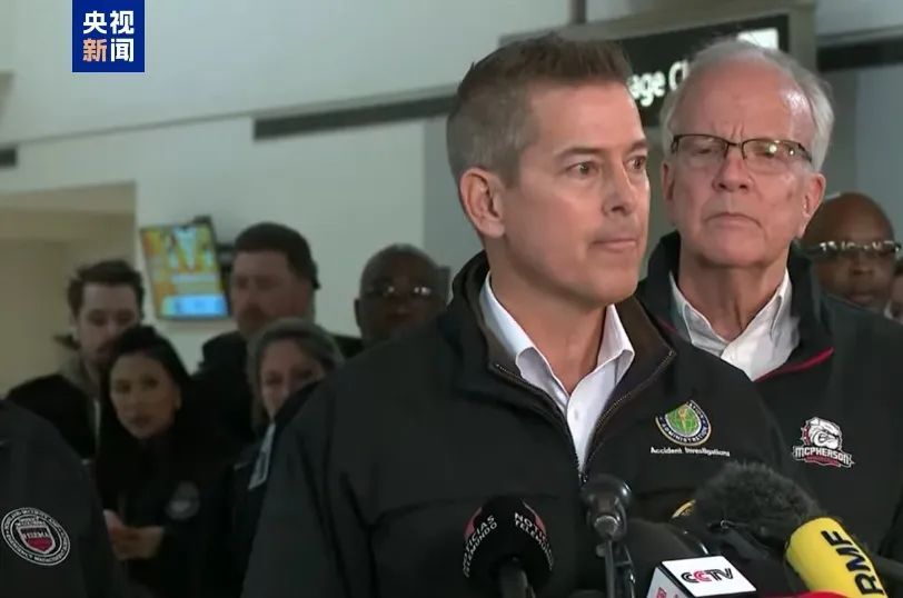 两机相撞爆炸!已致18人遇难 两机相撞爆炸!已致18人遇难