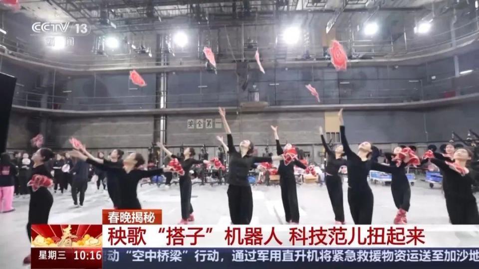 冲上热搜！网友：“咱奶”怎么不穿裤子