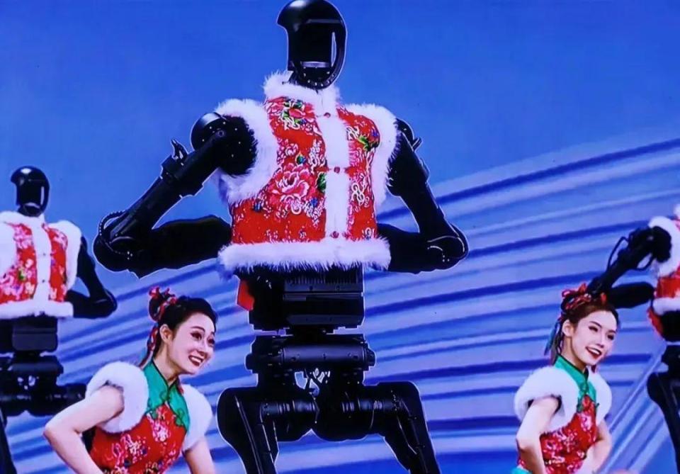 冲上热搜！网友：“咱奶”怎么不穿裤子