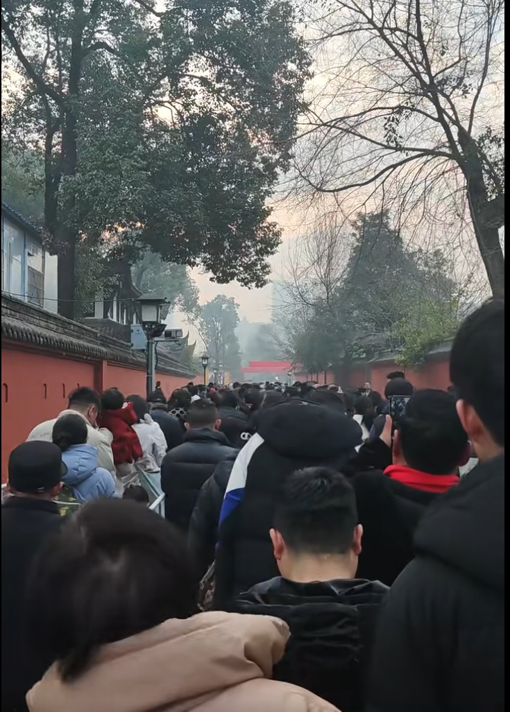 挤爆了！限流约满！网友：根本进不去