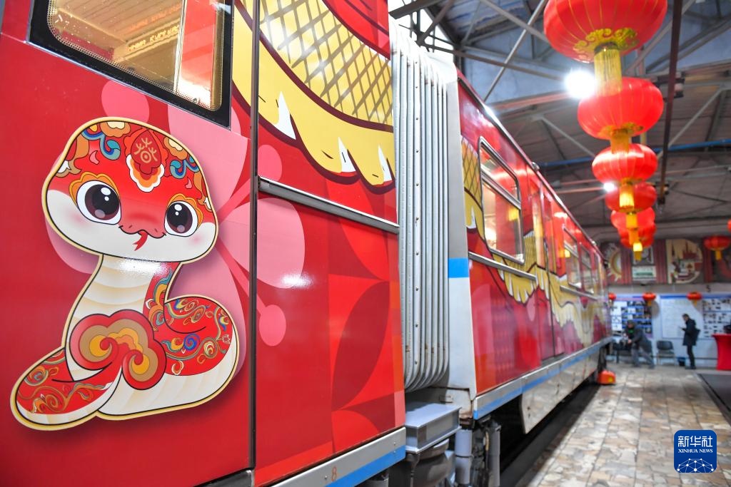 莫斯科地铁举行春节主题列车首发仪式 莫斯科地铁举行春节主题列车首发仪式