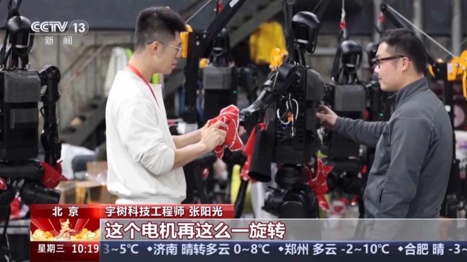 冲上热搜！网友：“咱奶”怎么不穿裤子