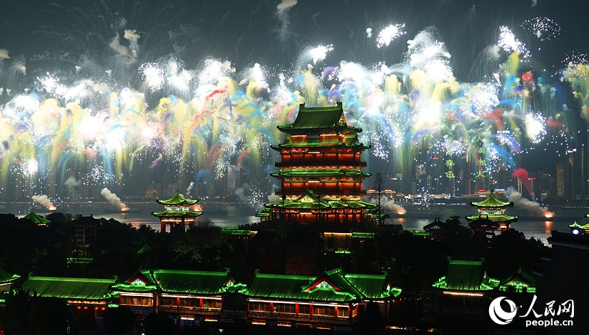 新春走基层丨江西南昌：绚丽烟花迎新春