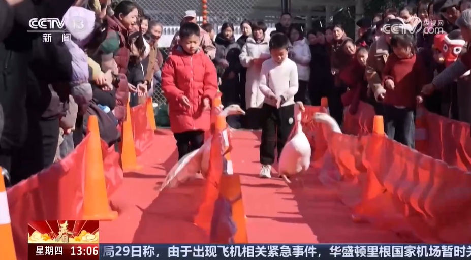 从乡村到城市 人们登高祈福、游园赏灯、运动比赛……健康喜庆过新年 从乡村到城市 人们登高祈福、游园赏灯、运动比赛……健康喜庆过新年