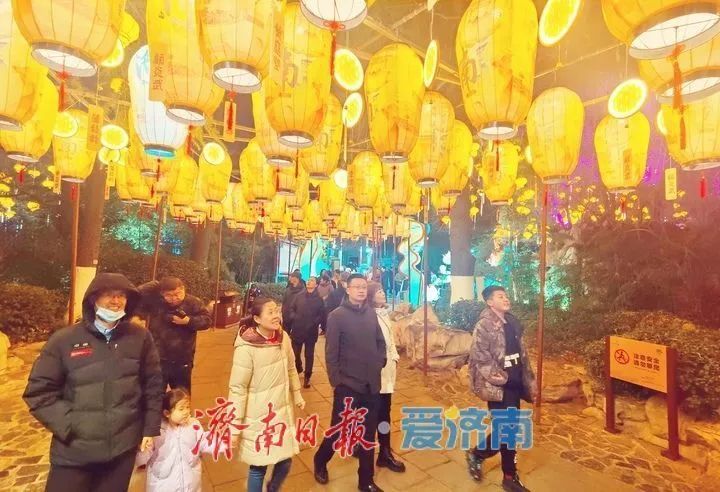 “泉“在济南过大年|美轮美奂,第44届天下第一泉迎春花灯会趵突泉景区花灯正式亮灯 “泉“在济南过大年|美轮美奂,第44届天下第一泉迎春花灯会趵突泉景区花灯正式亮灯