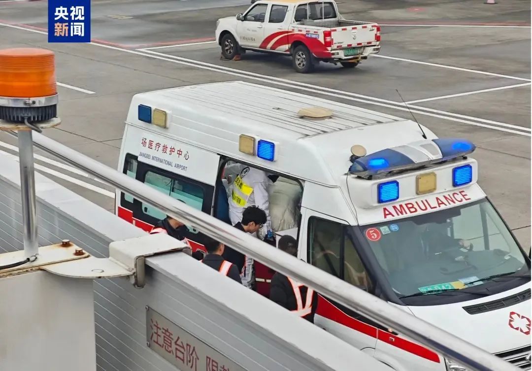 G54939航班，紧急备降救助儿童旅客！