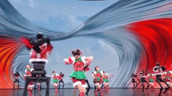 冲上热搜！网友：“咱奶”怎么不穿裤子