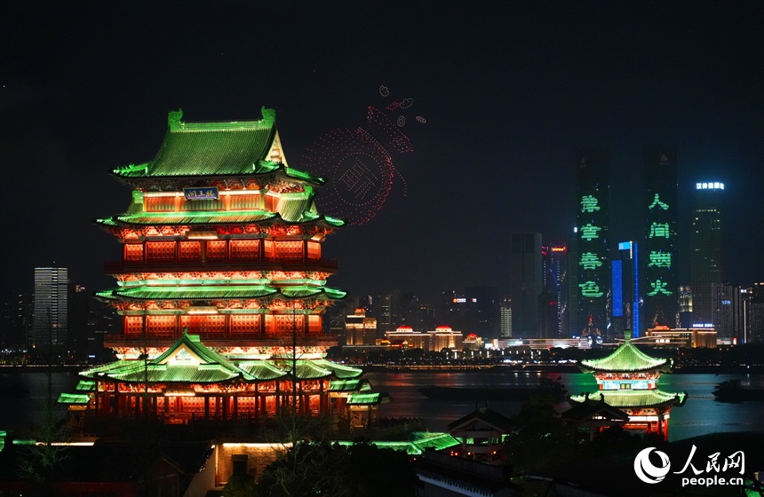 新春走基层丨江西南昌：绚丽烟花迎新春