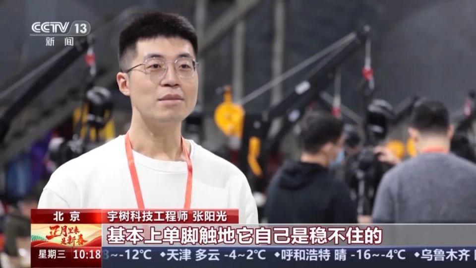 冲上热搜！网友：“咱奶”怎么不穿裤子