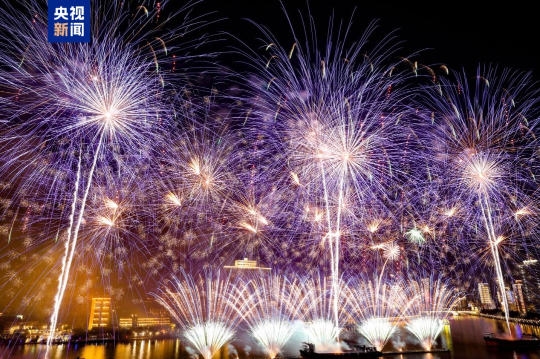 靓爆镜!广州烟花汇演高清大图看不够 靓爆镜!广州烟花汇演高清大图看不够