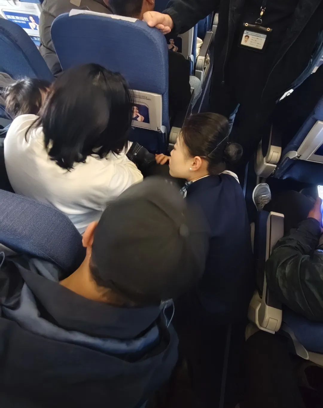 G54939航班，紧急备降救助儿童旅客！