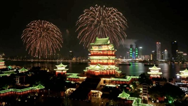江西南昌：迎春烟花秀共庆中国年