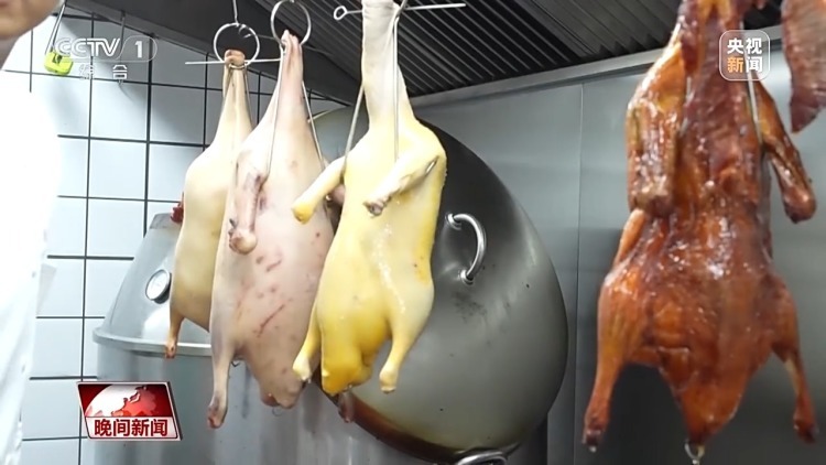 烤肉、烤鸭、烤馕 他们如何传承火焰上的烹饪艺术? 烤肉、烤鸭、烤馕 他们如何传承火焰上的烹饪艺术?