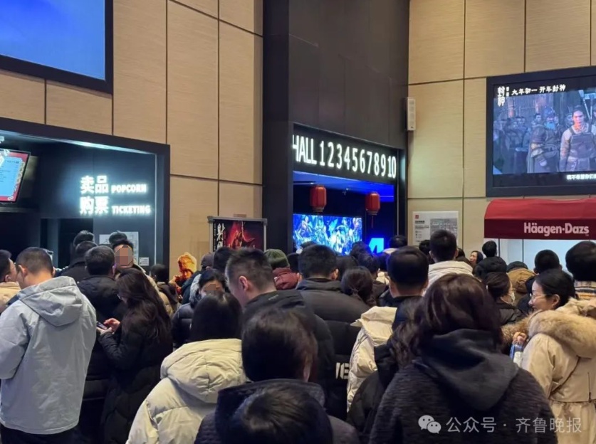 “有钱都买不到”!多地爆满,网友:堪比春运 “有钱都买不到”!多地爆满,网友:堪比春运