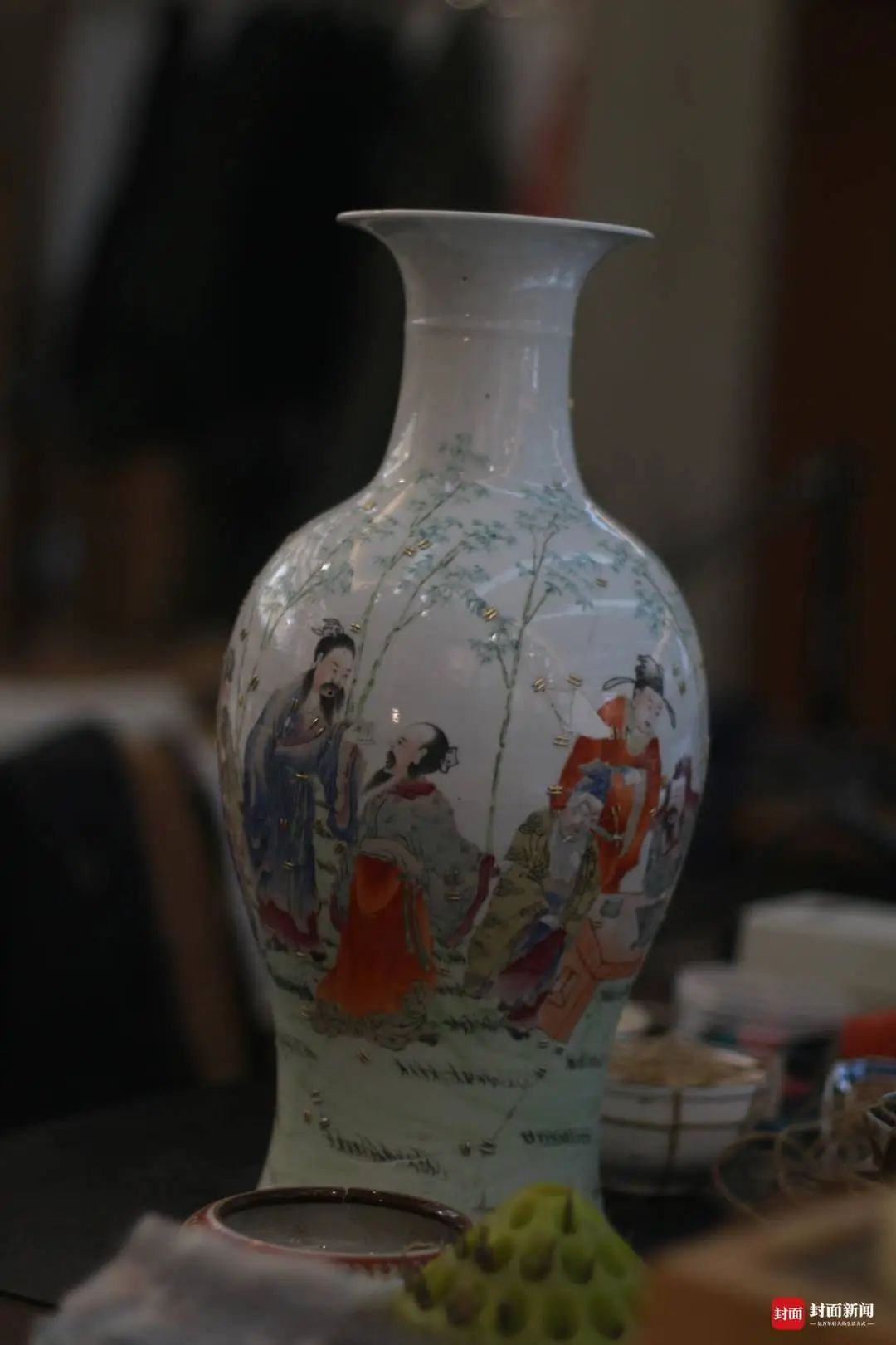 非遗界的“妙手回春” ：他用锔瓷技艺让破碎瓷器“破镜重圆”