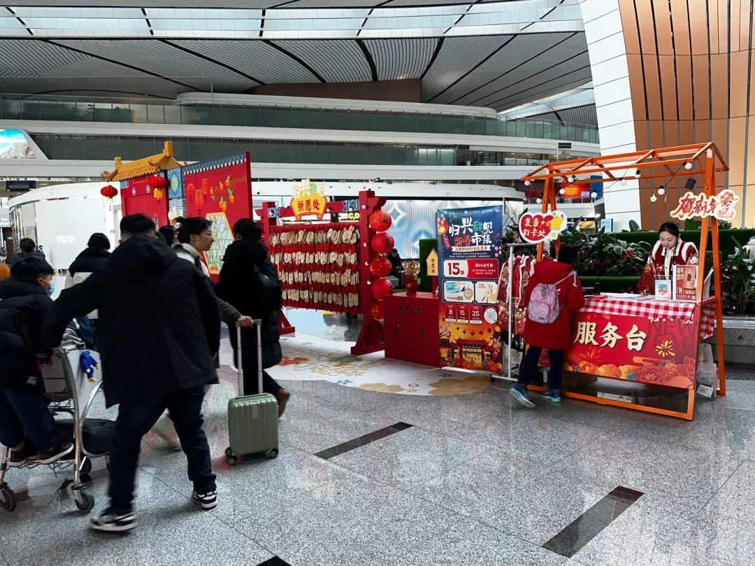 公交车也有“蛇年战袍”?看看北京交通有哪些“年味” 公交车也有“蛇年战袍”?看看北京交通有哪些“年味”