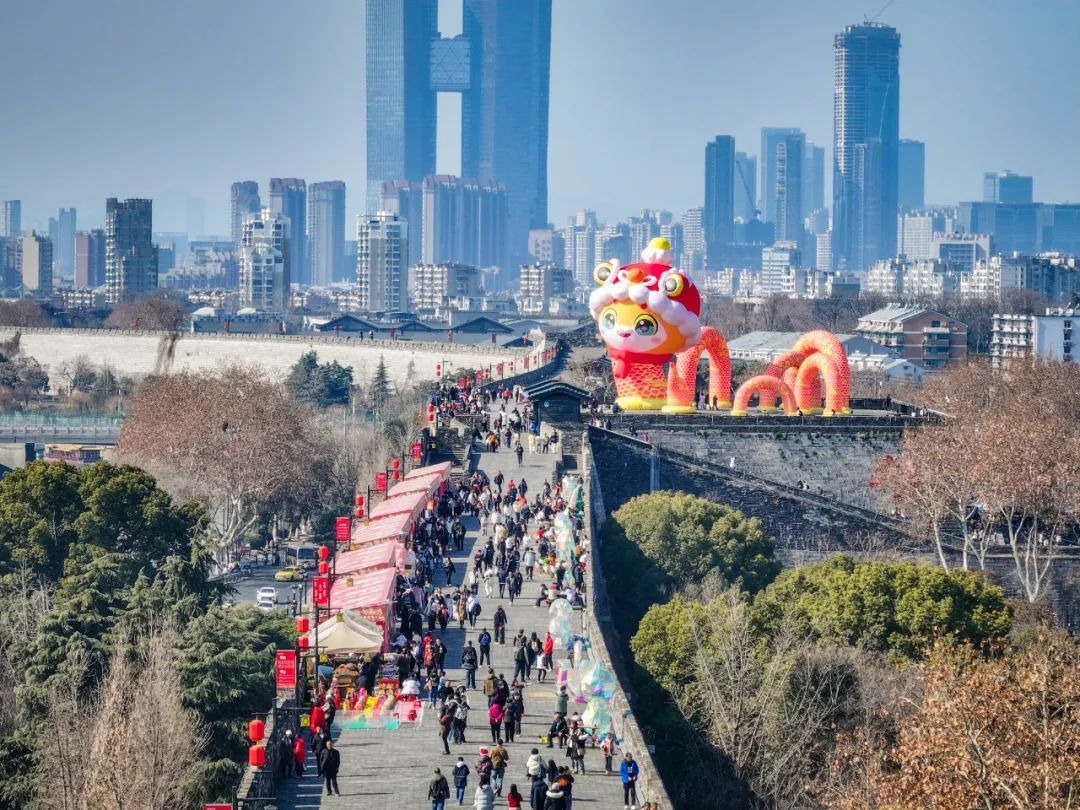 南京，人也太多了！氛围感拉满！