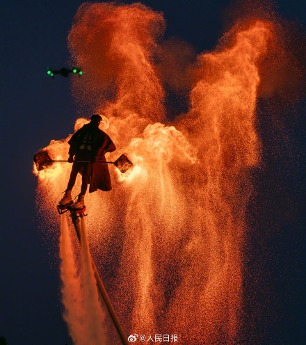 震撼！仿佛看见凤凰涅槃了